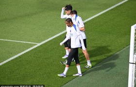 里昂与巴黎圣日耳曼:法甲榜首争夺战愈演愈烈